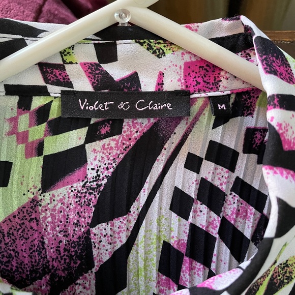 VIOLET & CLAIRE Pleated Blouse - Picture 7 of 12